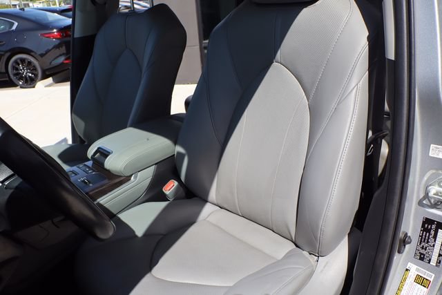 Used 2020 Toyota Highlander Limited FWD image 10