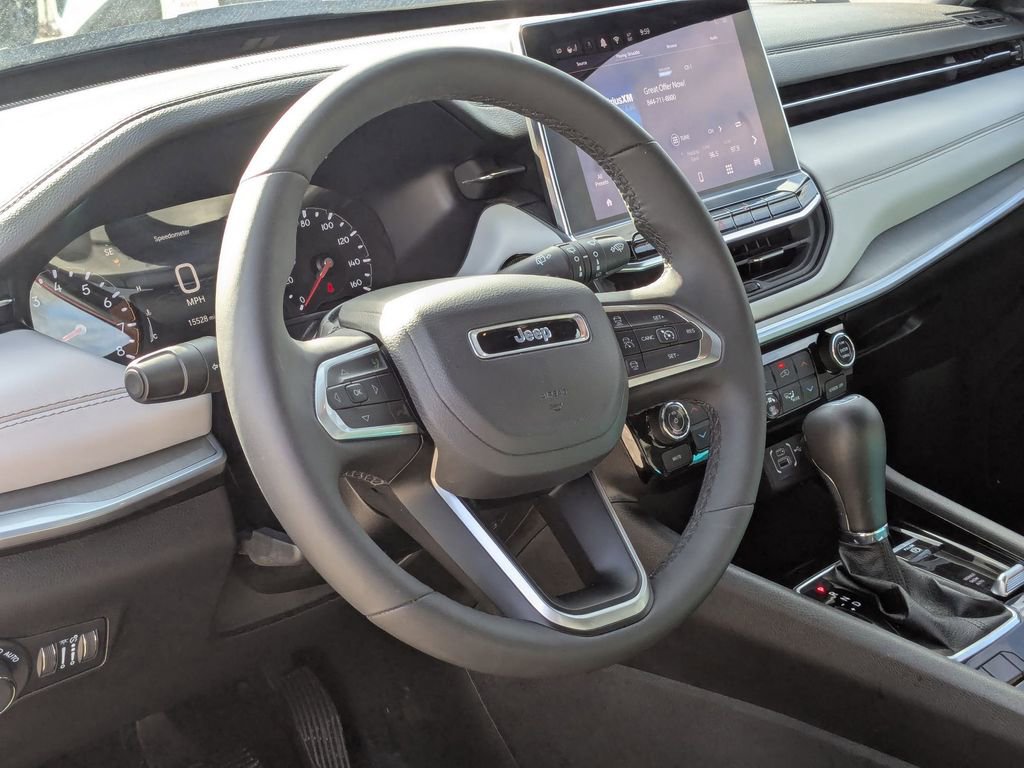 Used 2025 Jeep Compass Limited image 15