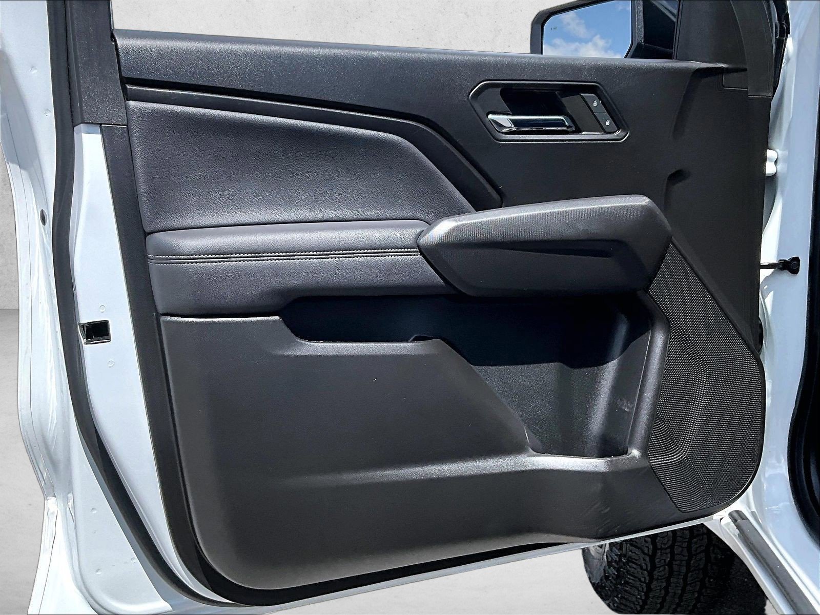 Used 2024 GMC Canyon Elevation w/ Convenience Package RWD image 17