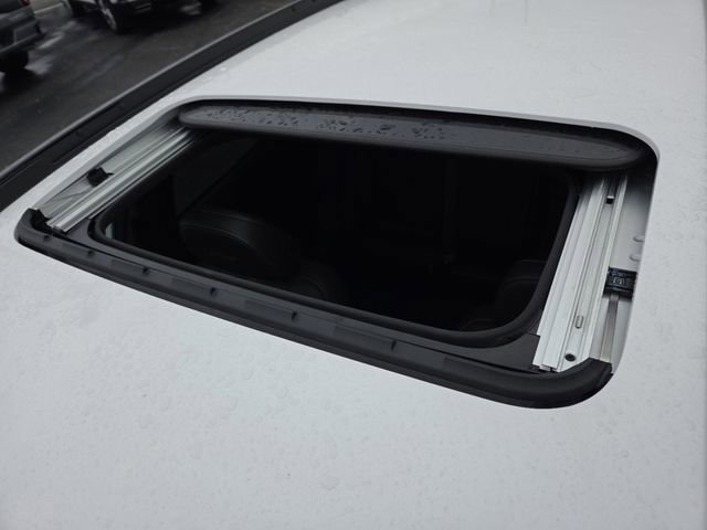 New 2026 Chevrolet Trax RS w/ Sunroof Package FWD image 3