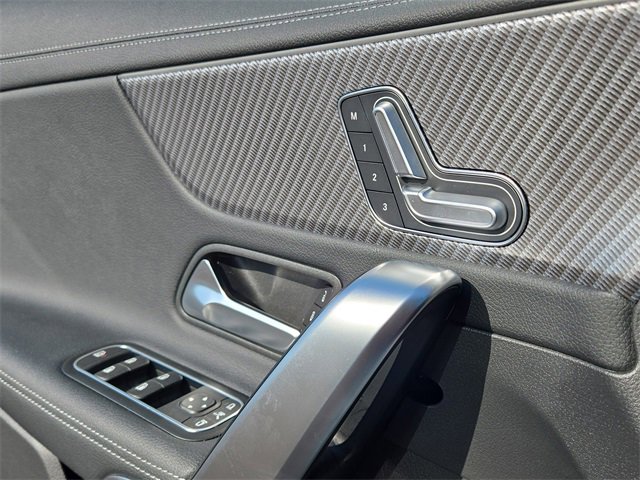 Used 2025 Mercedes-Benz CLA 250 4MATIC image 23