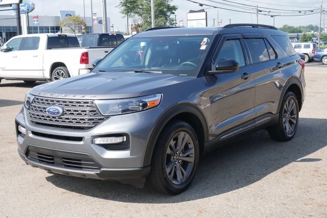 Used 2023 Ford Explorer XLT w/ Equipment Group 202A AWD/4WD image 8