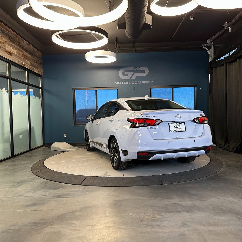 Used 2024 Nissan Versa SR w/ Trunk Package image 5