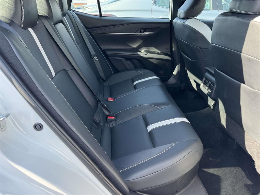 Used 2025 Toyota Camry SE image 14