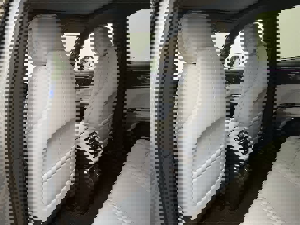 Certified 2024 Cadillac Lyriq Luxury image 17