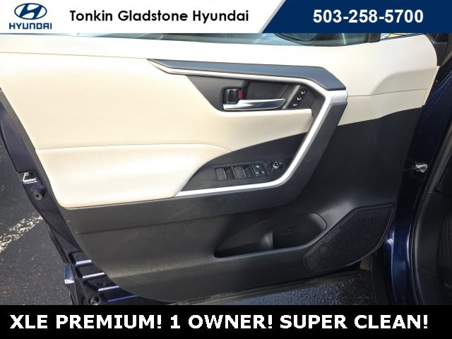 Used 2022 Toyota RAV4 XLE Premium image 8