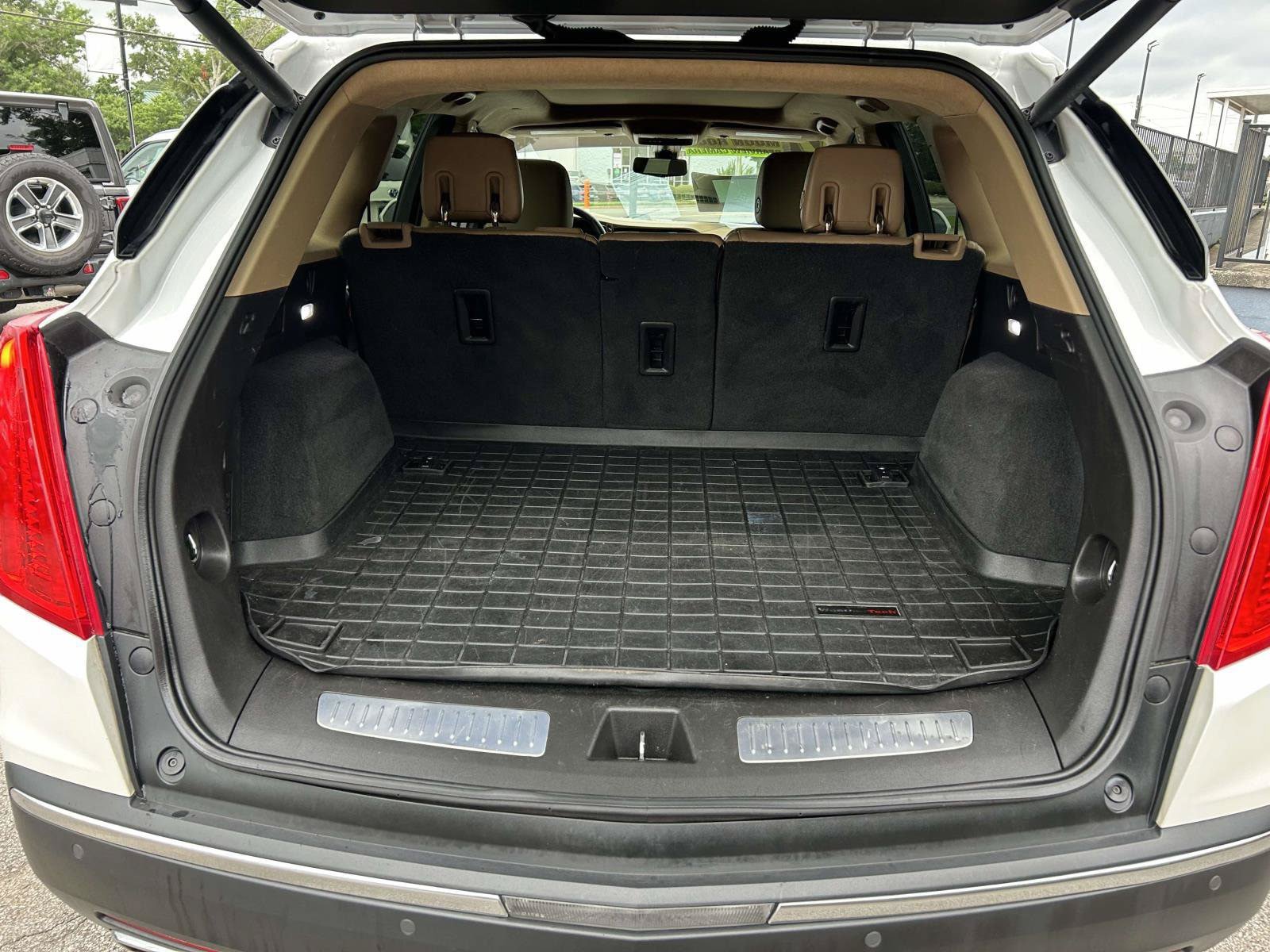 Used 2017 Cadillac XT5 Platinum w/ Driver Assist Package AWD/4WD image 14