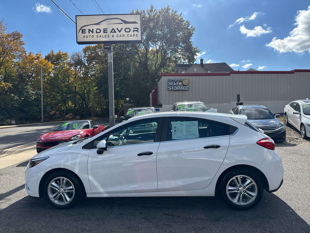 Used 2017 Chevrolet Cruze LT w/ Convenience Package image 4