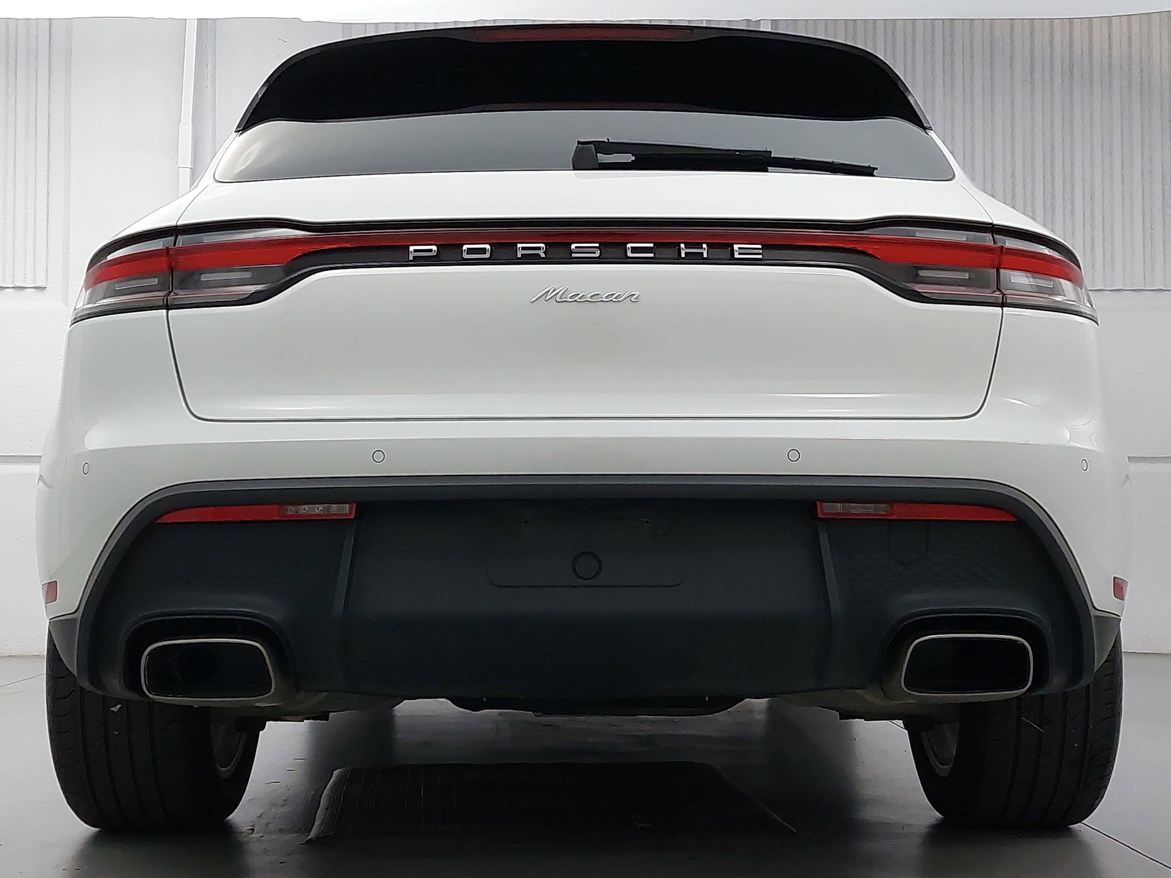 Certified 2023 Porsche Macan AWD/4WD image 6