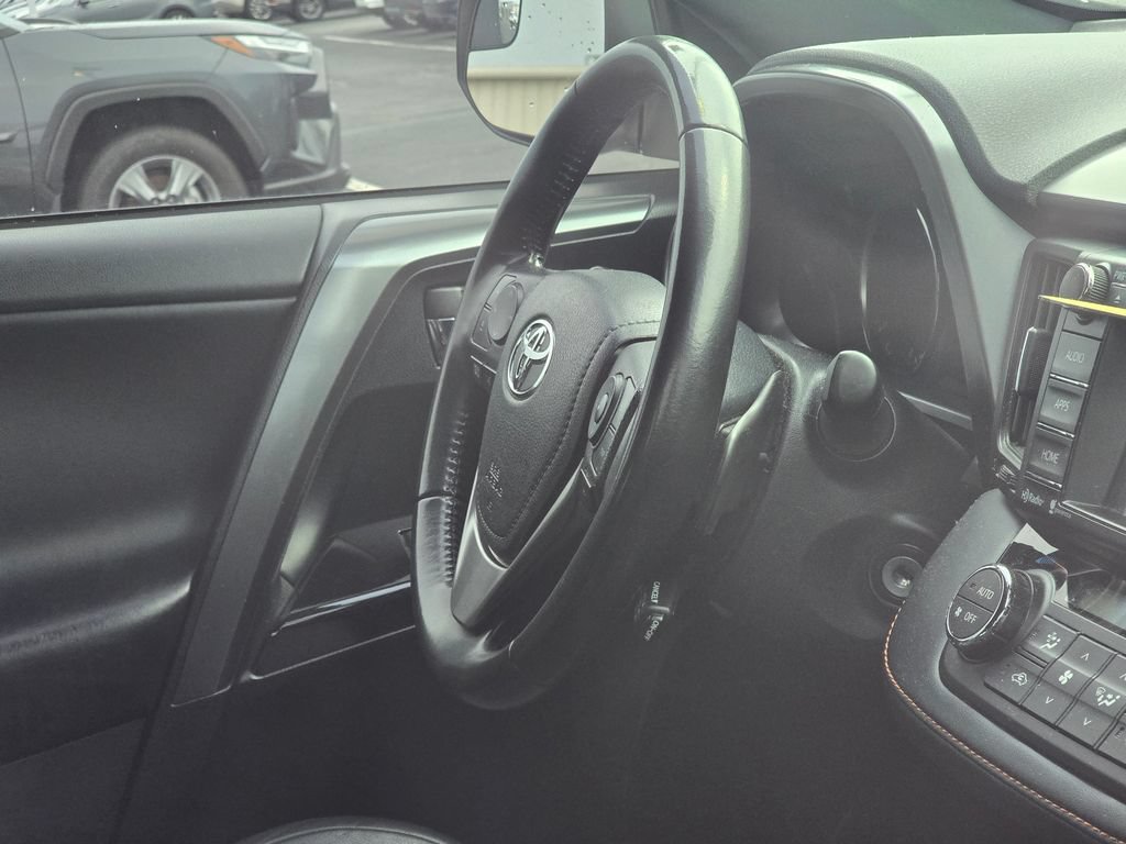 Used 2018 Toyota RAV4 SE w/ Protection Package AWD/4WD image 16