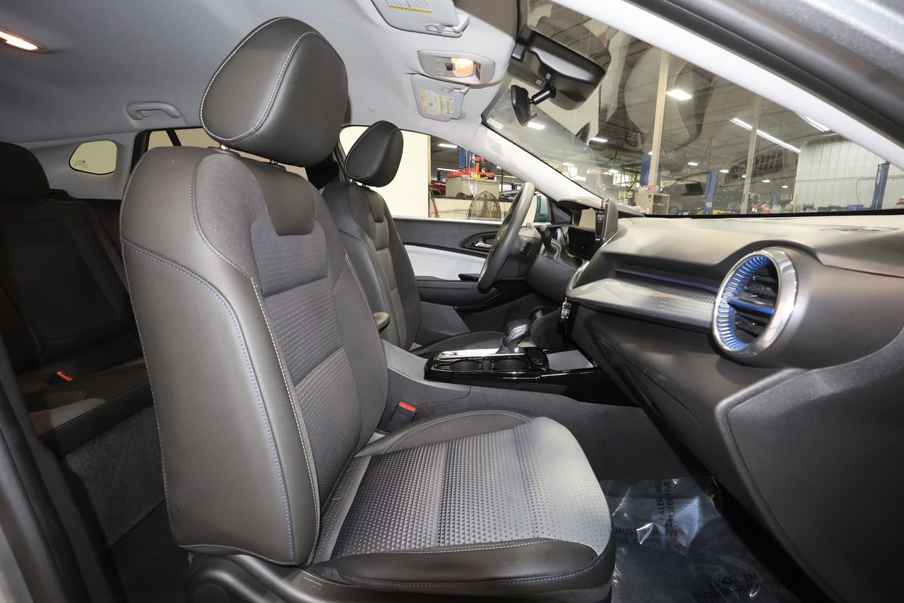 Certified 2025 Chevrolet Trax LT image 26