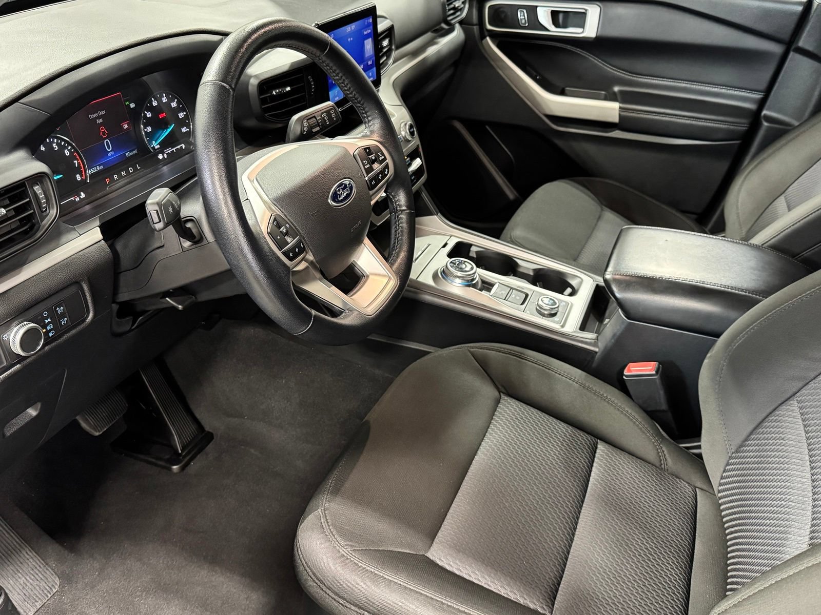Used 2022 Ford Explorer XLT AWD/4WD image 16