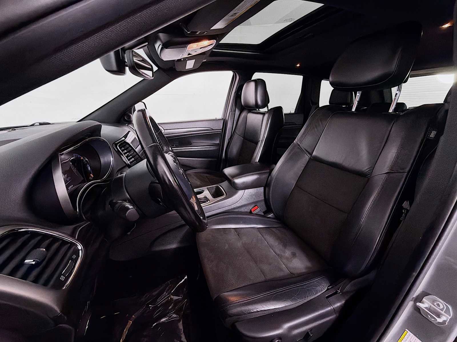 Used 2020 Jeep Grand Cherokee Altitude image 11