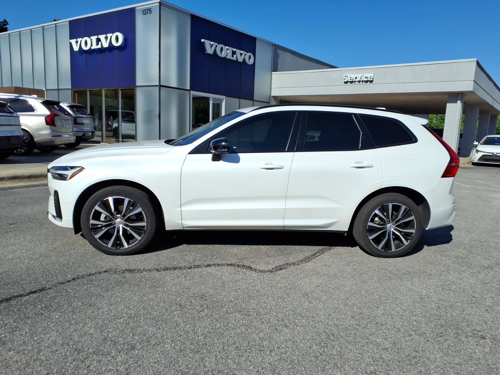 Used 2024 Volvo XC60 B5 Plus w/ Protection Package Premier AWD/4WD image 6