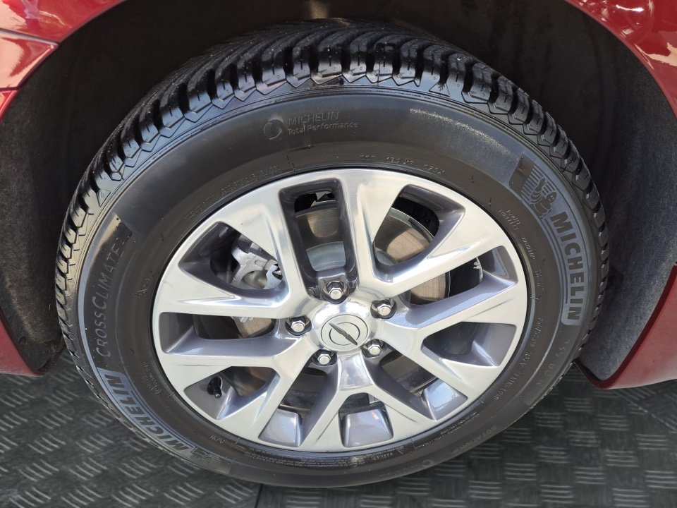 Used 2021 Chrysler Pacifica Pinnacle FWD image 21