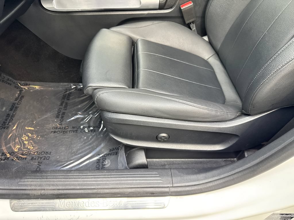 Used 2024 Mercedes-Benz GLB 250 image 25