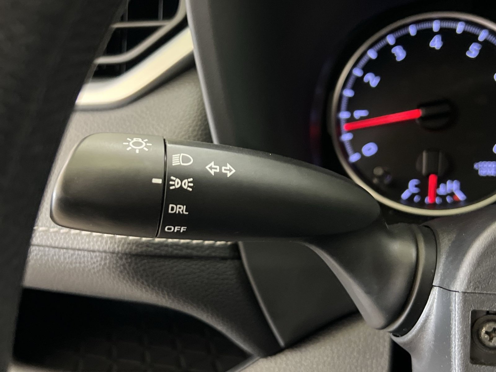 Used 2019 Toyota RAV4 LE w/ All Weather Liner Package AWD/4WD image 35
