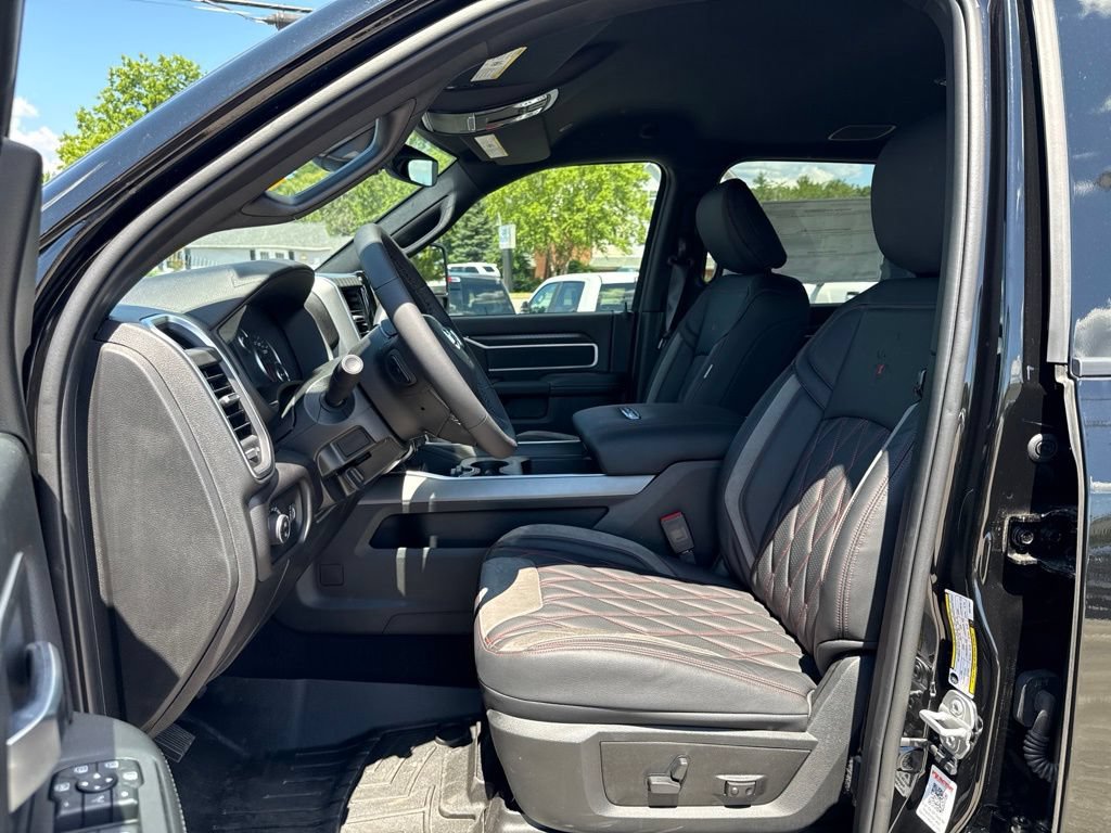 New 2025 RAM 2500 Big Horn AWD/4WD image 18