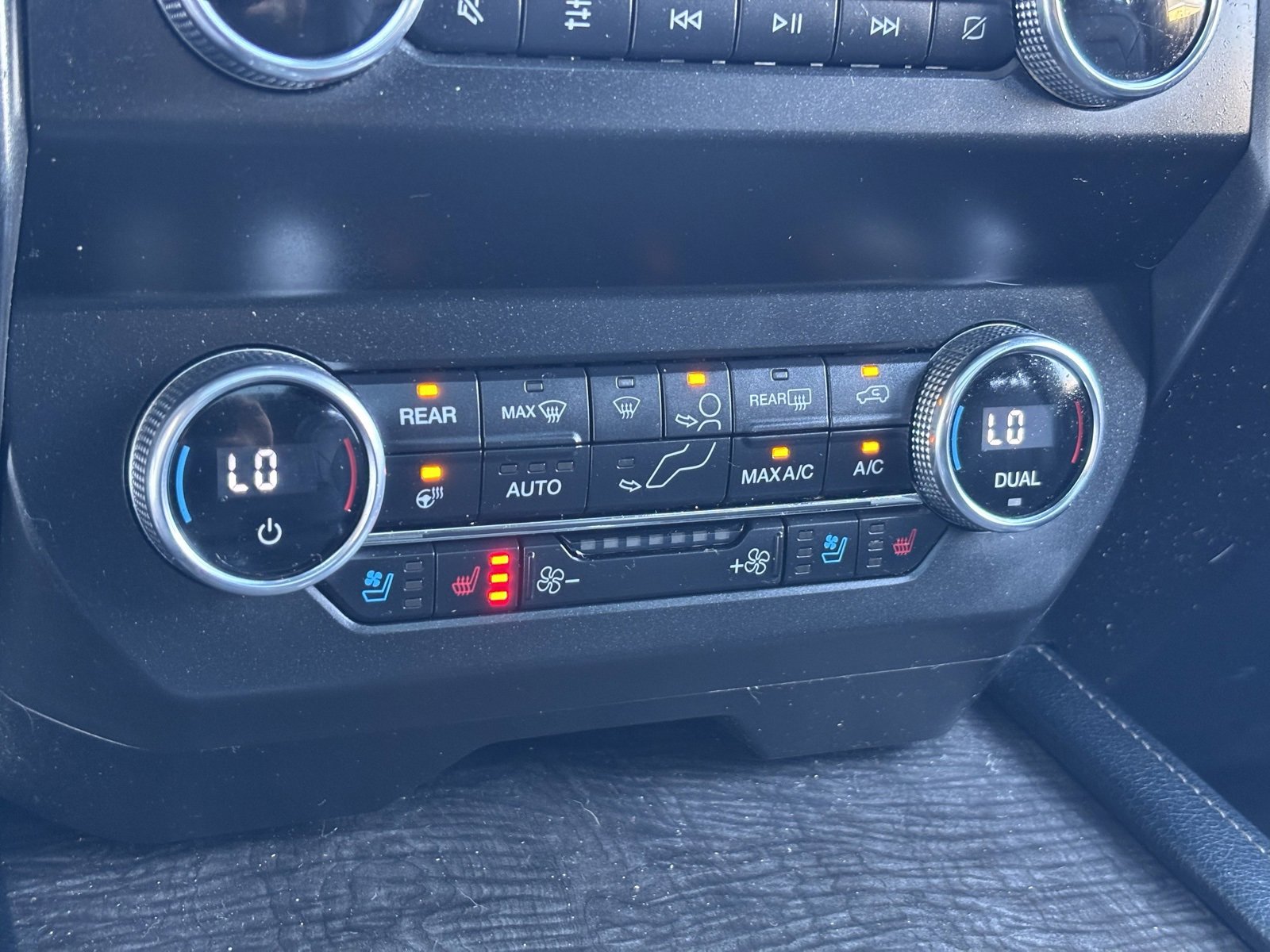 Used 2019 Ford Expedition Limited image 7