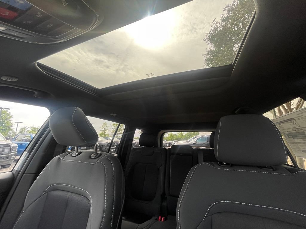 New 2026 Jeep Grand Cherokee Laredo X AWD/4WD image 21