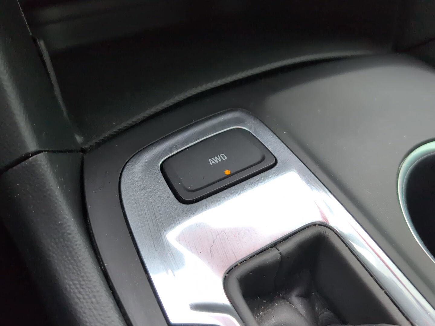 Used 2020 Chevrolet Equinox LT image 32