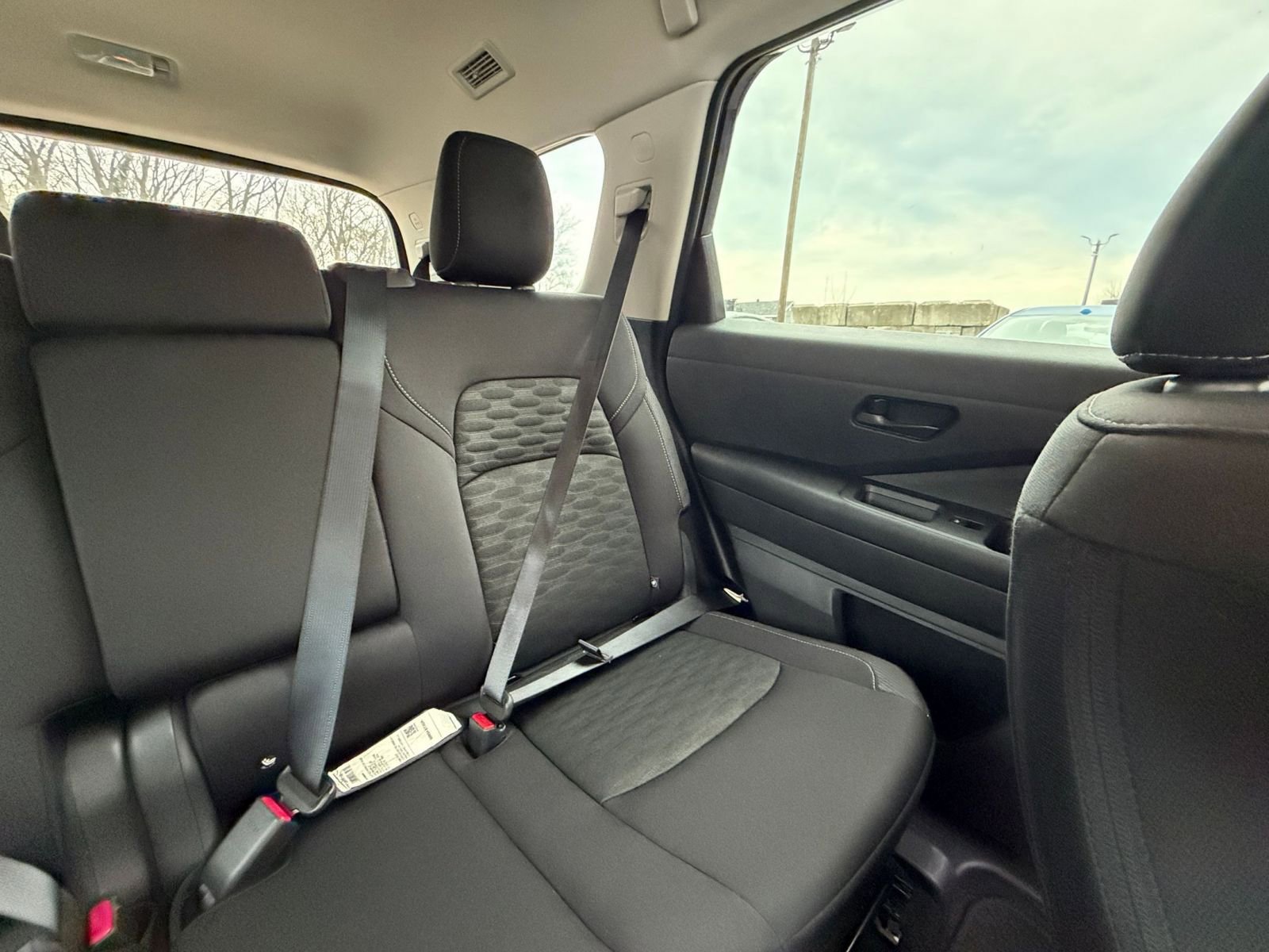 Used 2025 Nissan Pathfinder SV image 40