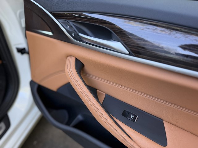 Used 2023 BMW 530i w/ Convenience Package RWD image 30