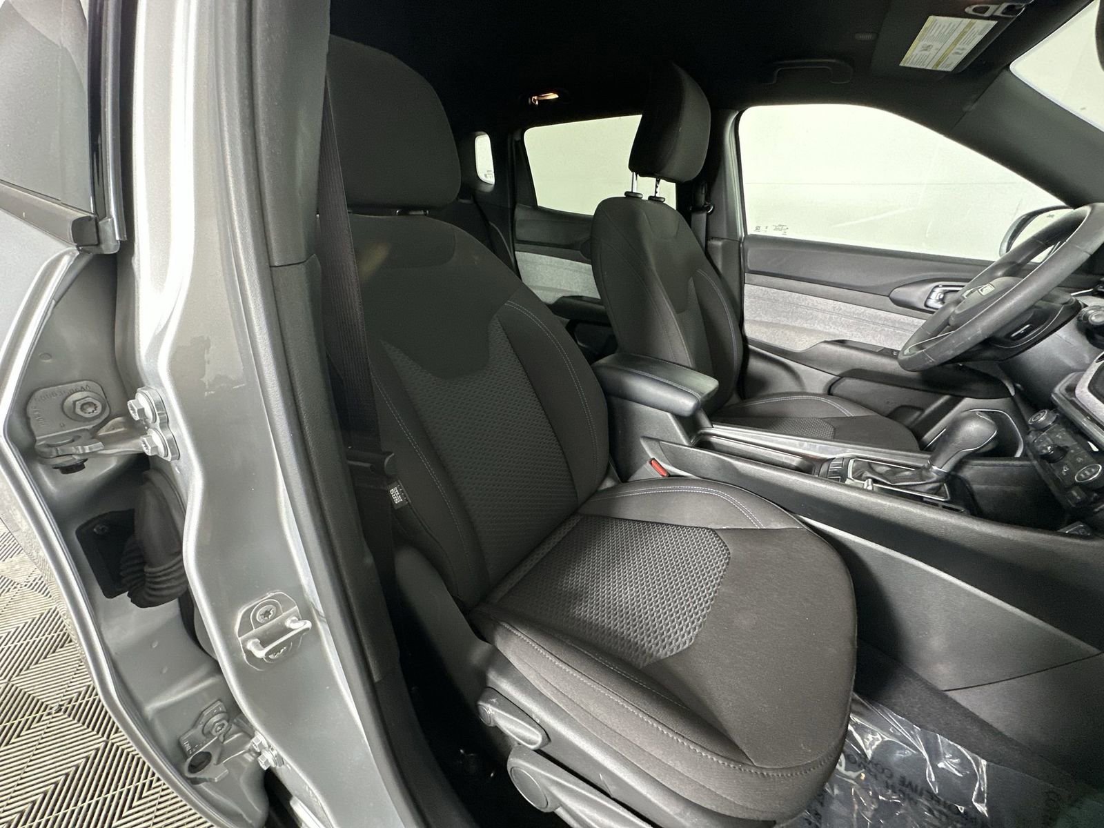 Used 2025 Jeep Compass Sport image 27