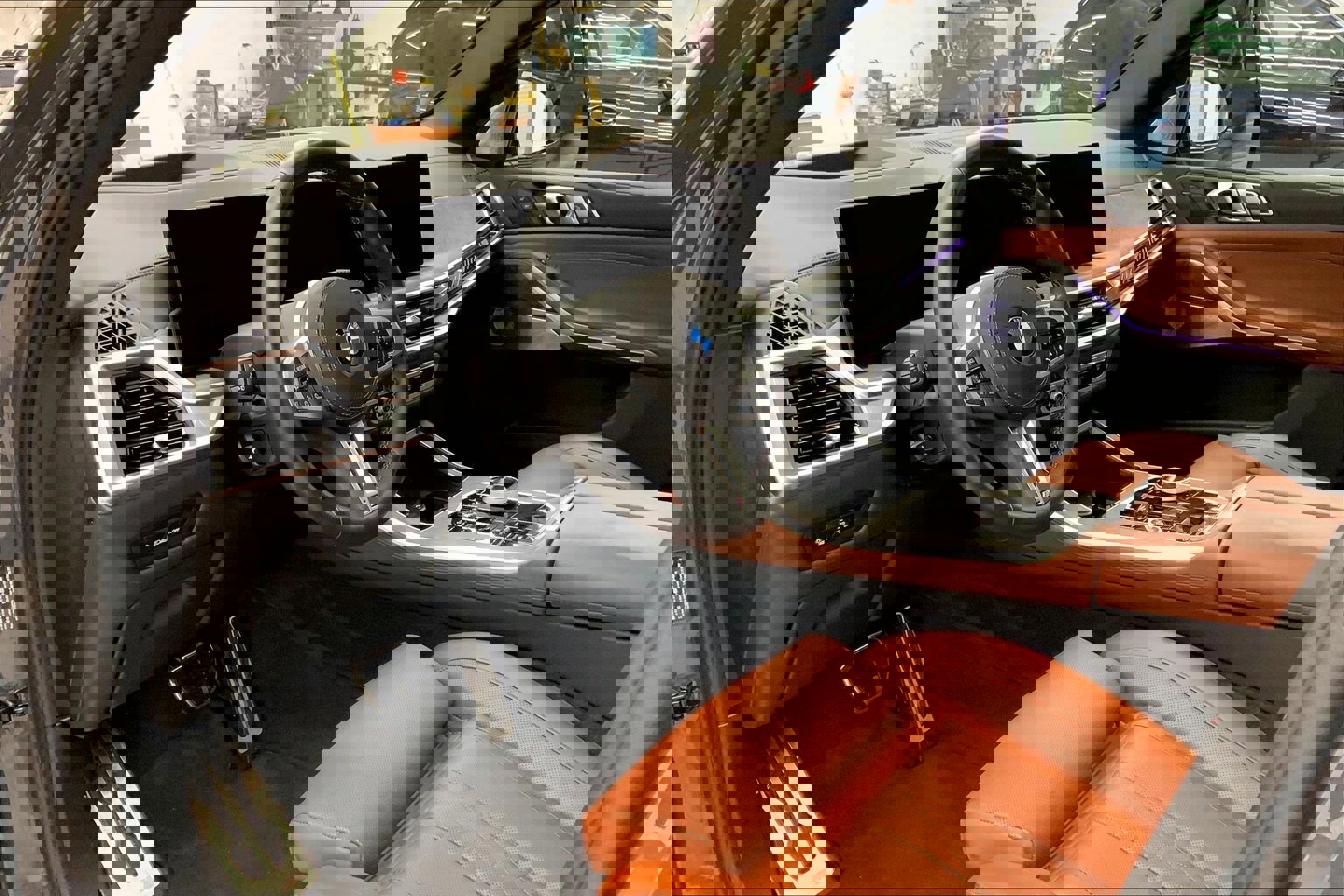 Used 2025 BMW X5 M60i w/ Executive Package image 21