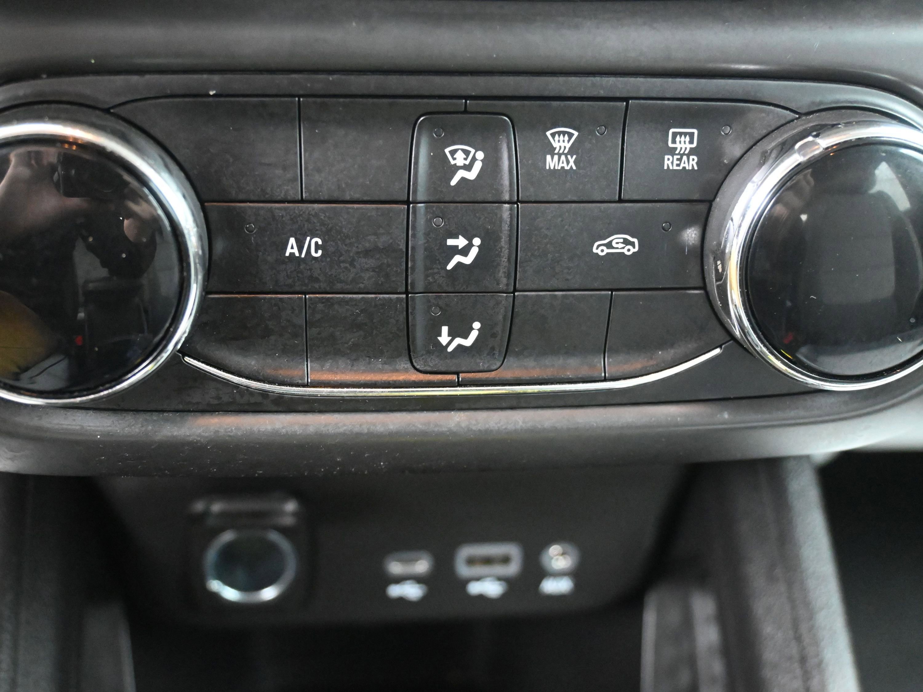 Used 2021 Chevrolet TrailBlazer LS FWD image 33