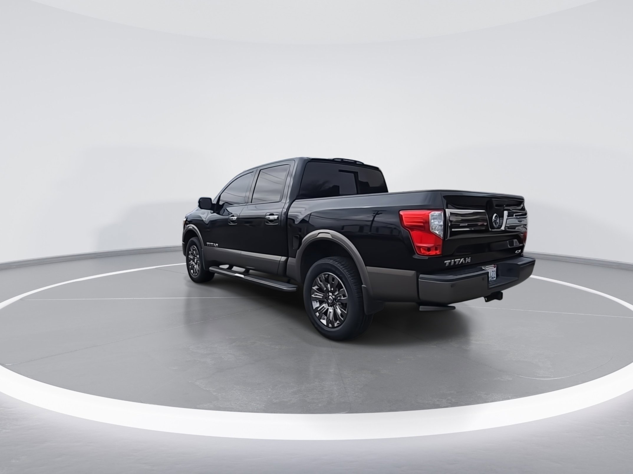 Used 2019 Nissan Titan Platinum Reserve image 6