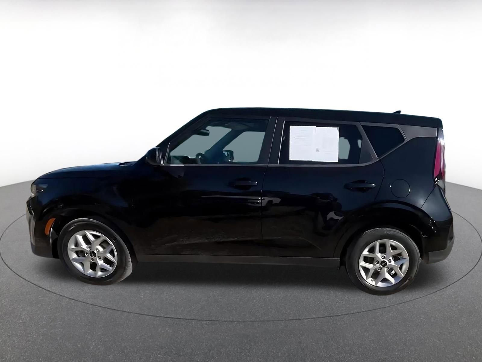 Used 2025 Kia Soul LX w/ LX Technology Package image 9