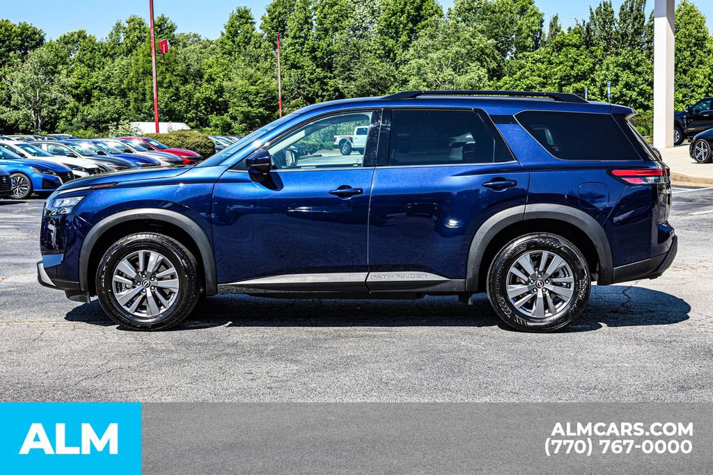 Used 2025 Nissan Pathfinder SV FWD image 9