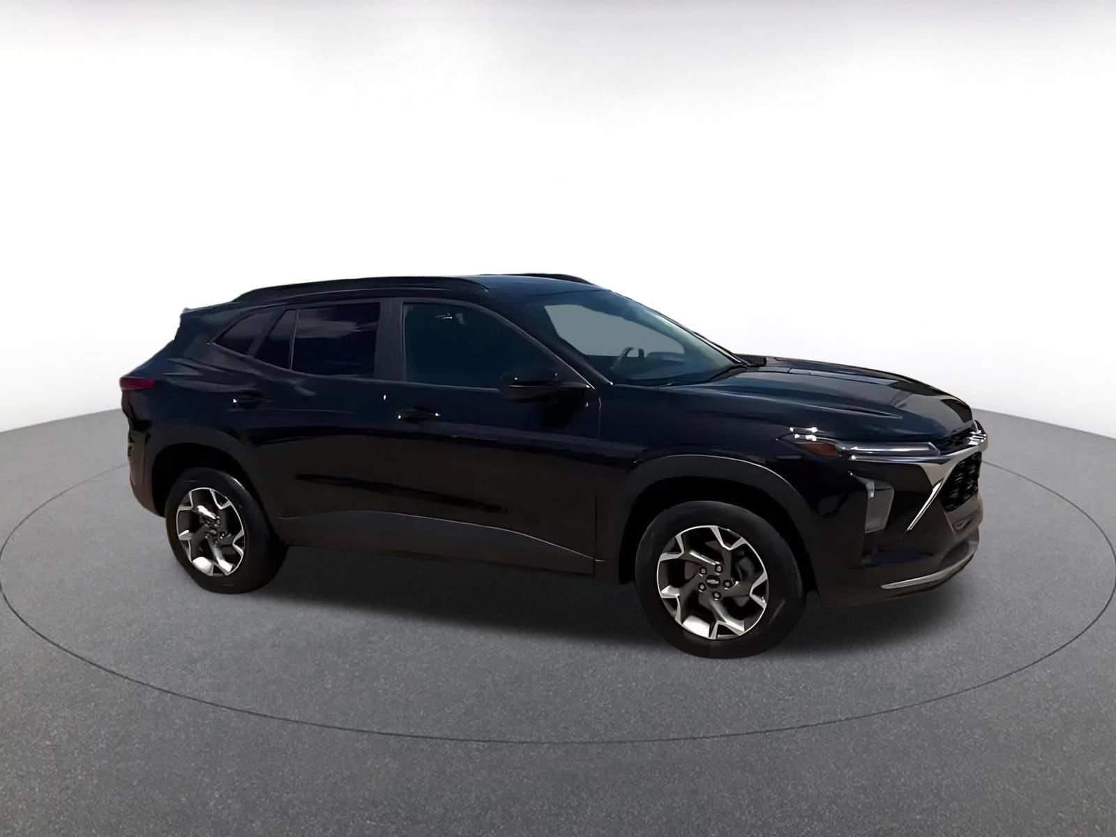 Used 2025 Chevrolet Trax LT FWD video 2