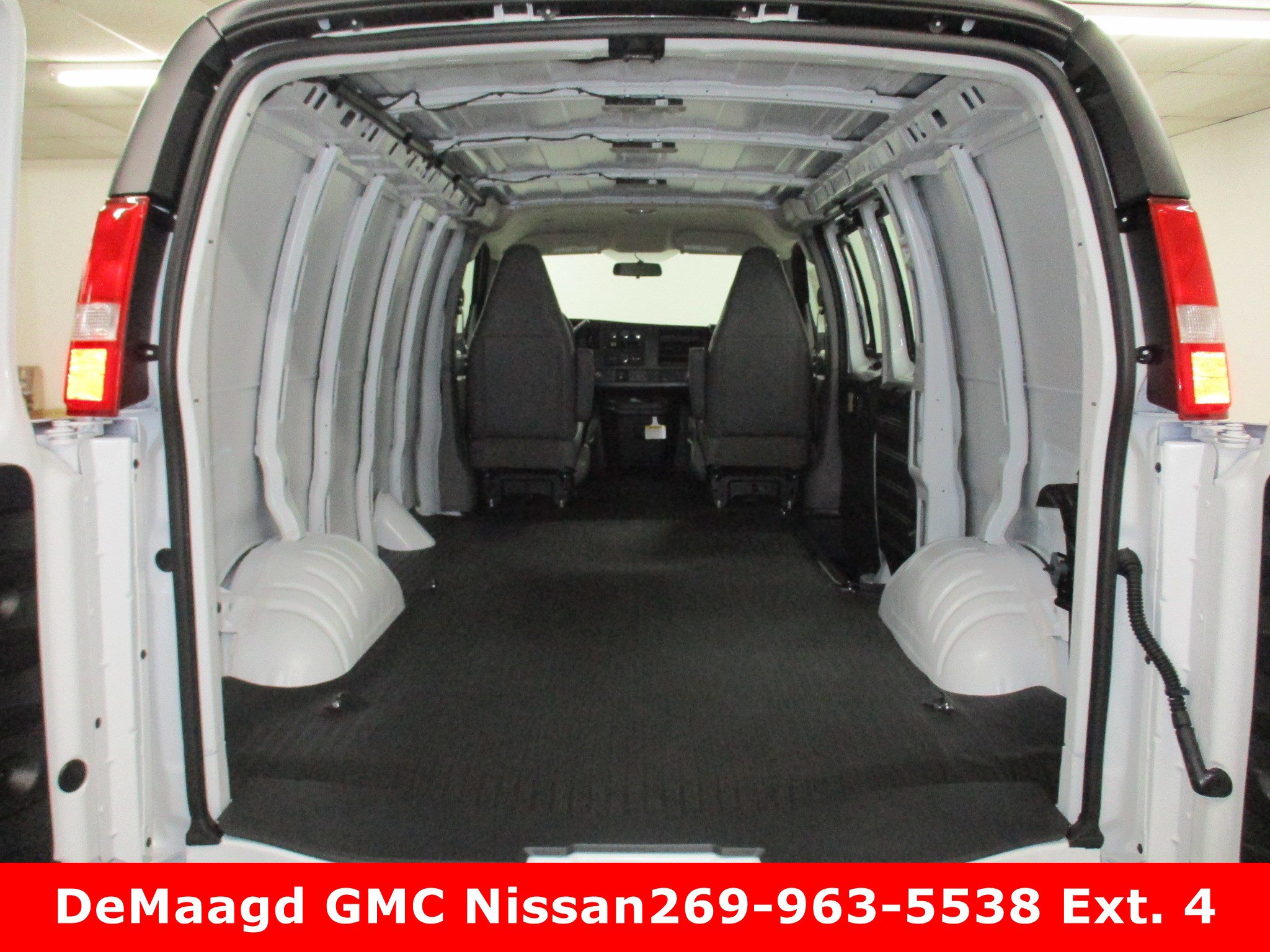 New 2025 GMC Savana 3500 image 6