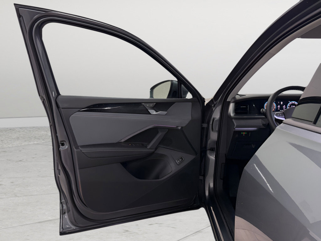 New 2025 Volkswagen Tiguan SE image 20