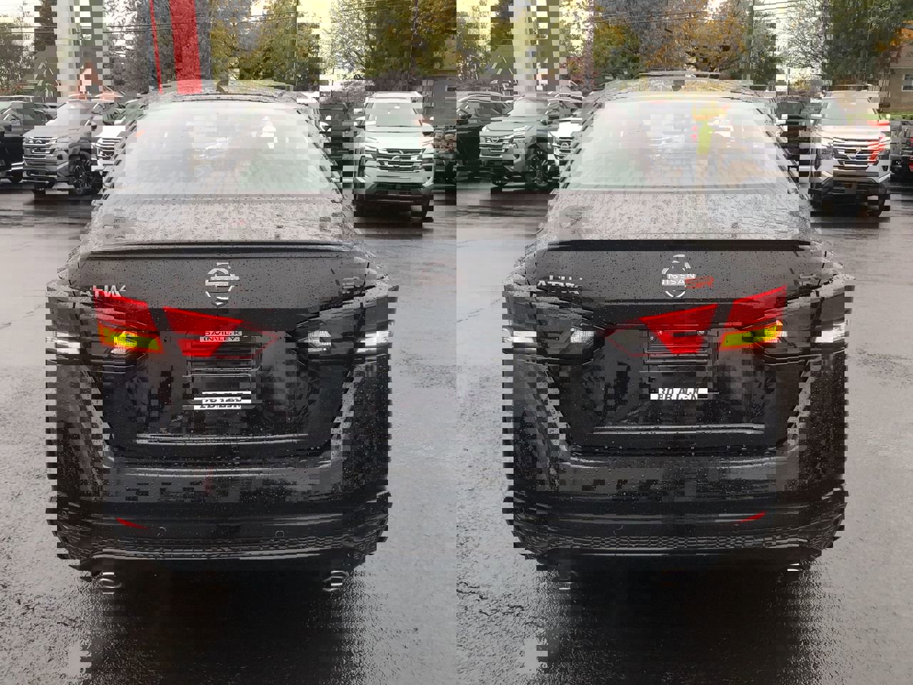 New 2025 Nissan Altima 2.5 SR w/ SR Premium Package image 18