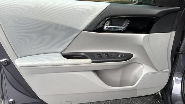 Used 2017 Honda Accord LX image 10