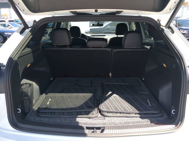 Certified 2023 Volkswagen Atlas Cross Sport SE w/ Black Wheel Package image 9