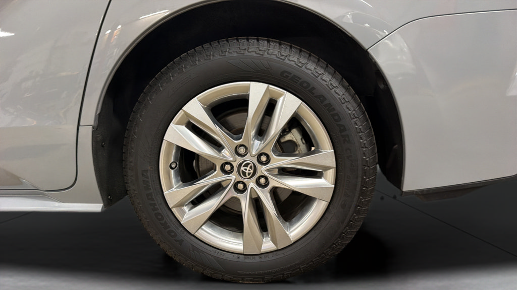 Used 2023 Toyota Sienna XLE Woodland Edition AWD/4WD image 28