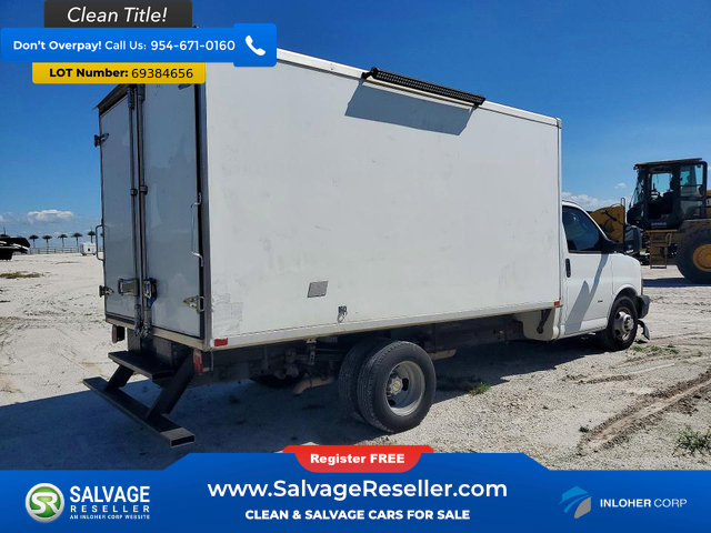 Used 2018 Chevrolet Express 3500 w/ Driver Convenience Package RWD image 4