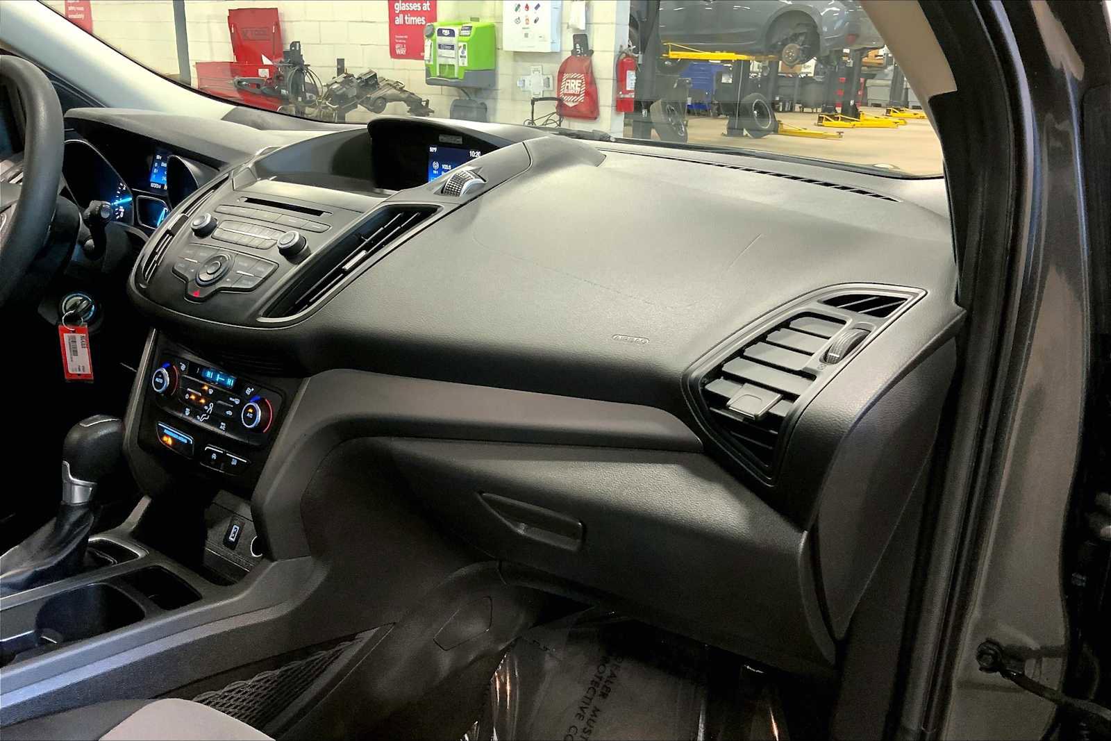 Used 2017 Ford Escape SE image 18