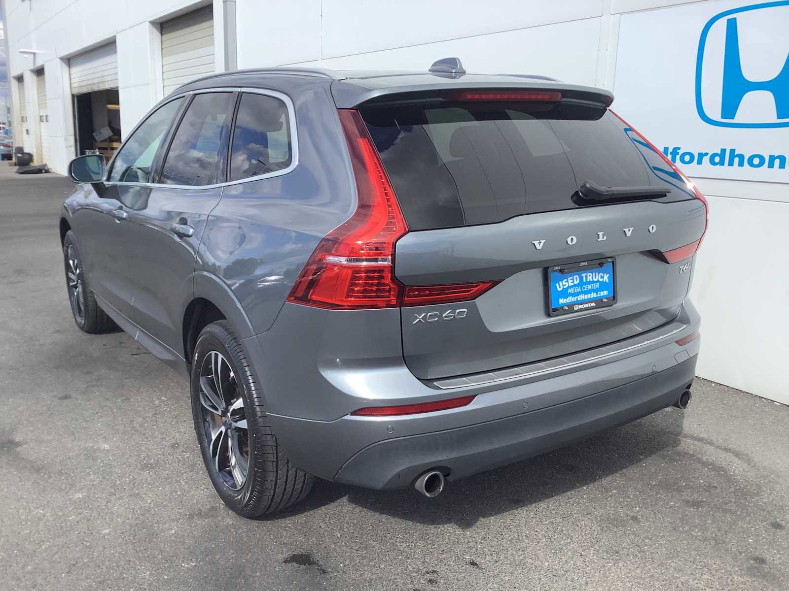 Used 2020 Volvo XC60 T6 Momentum AWD/4WD image 4
