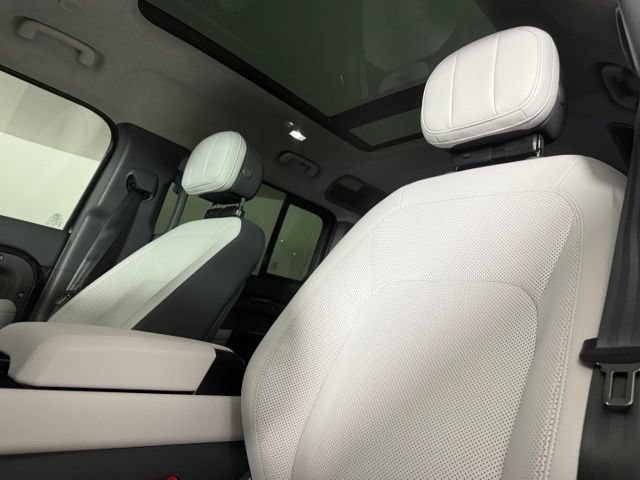 Used 2025 Land Rover Defender 110 X AWD/4WD image 5