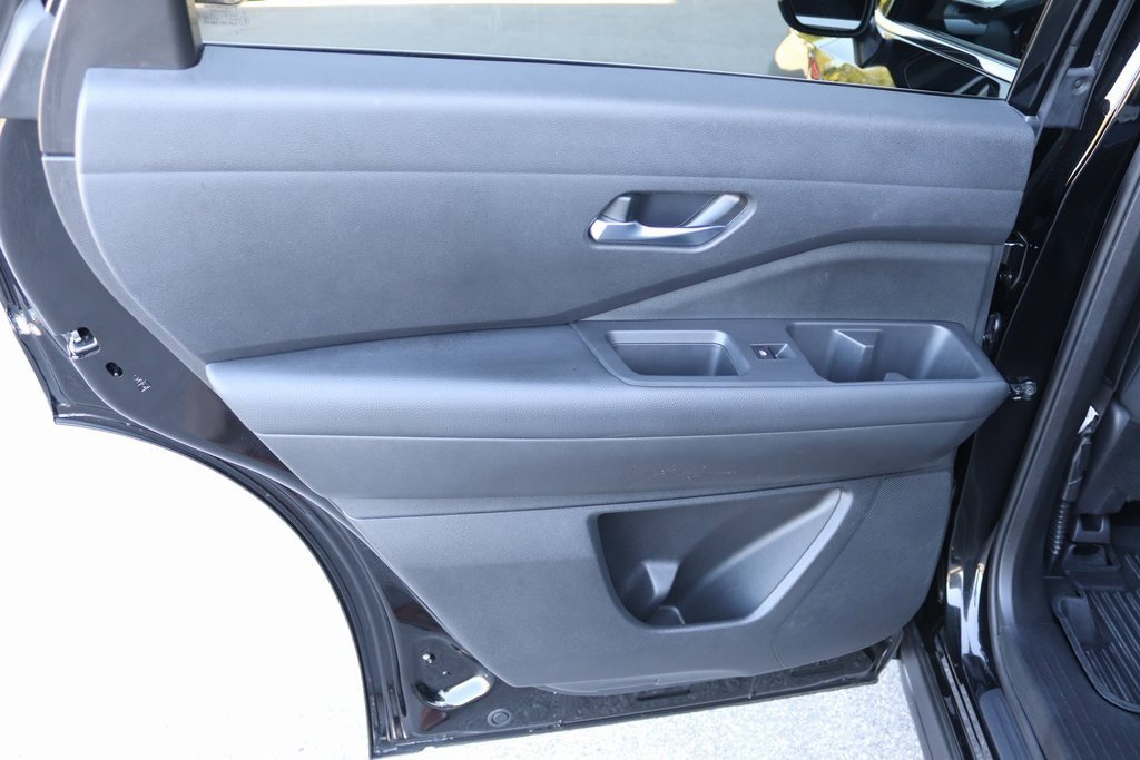 Used 2022 Nissan Pathfinder S AWD/4WD image 11