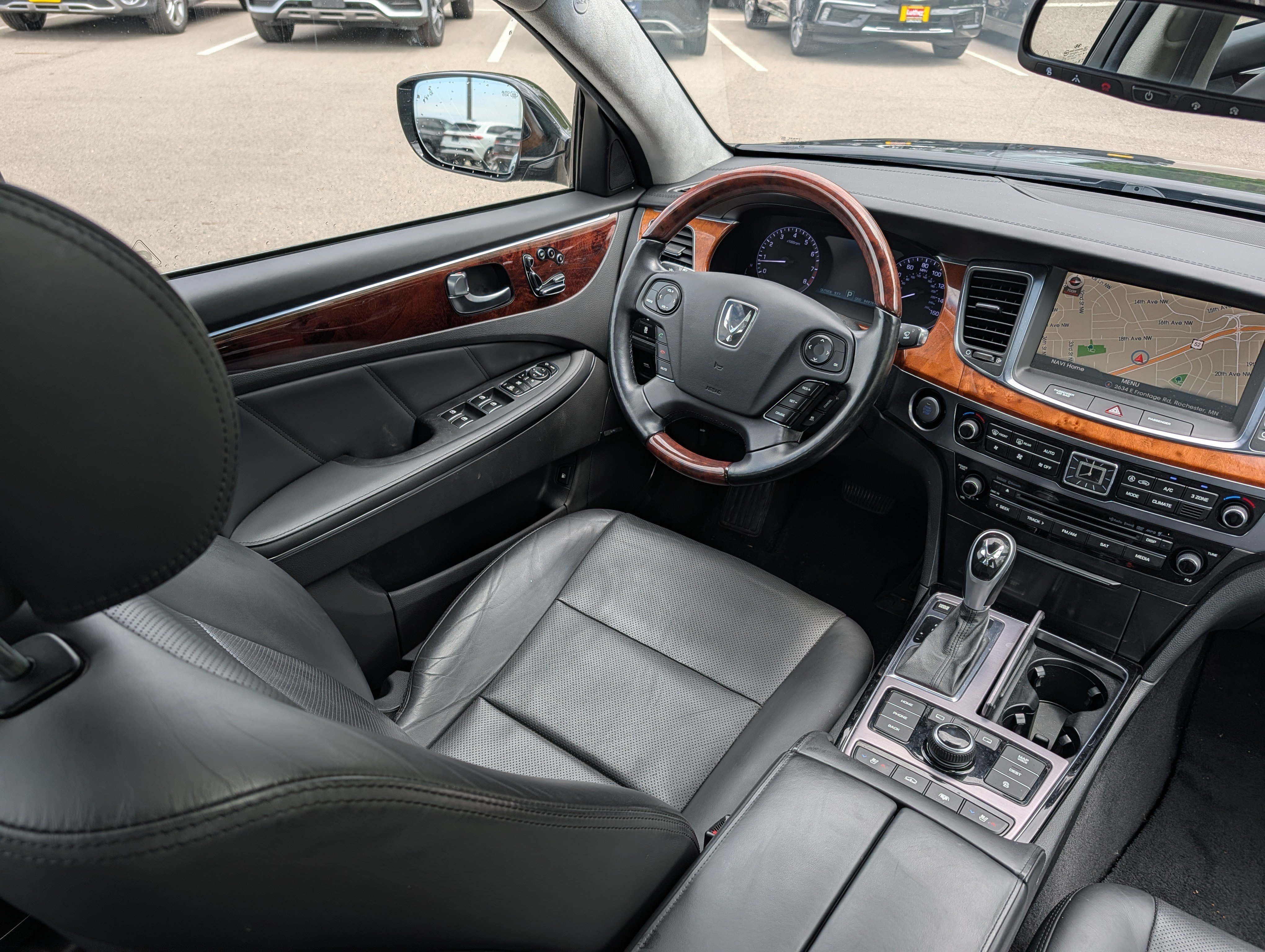 Used 2014 Hyundai Equus Signature RWD image 9