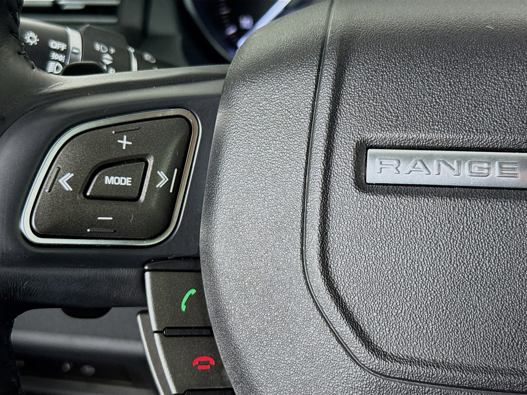 Used 2017 Land Rover Range Rover Evoque SE image 13