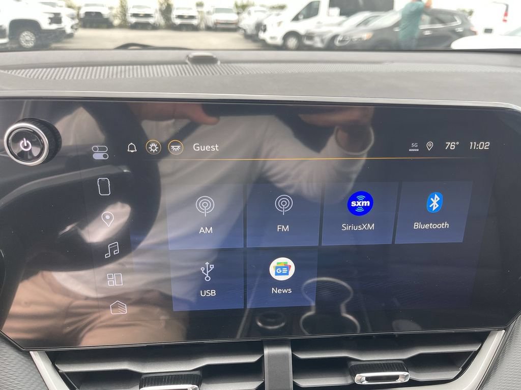 New 2026 Chevrolet Equinox LT w/ Convenience Package II FWD image 16