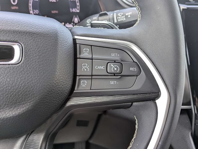 Used 2025 Jeep Grand Cherokee Altitude AWD/4WD image 27