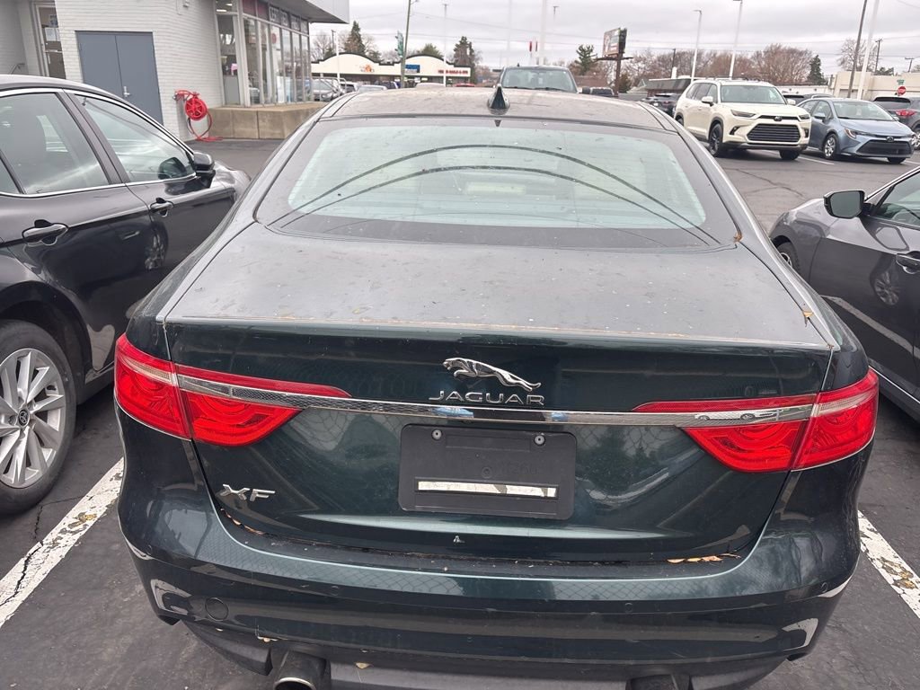 Used 2017 Jaguar XF Premium image 4